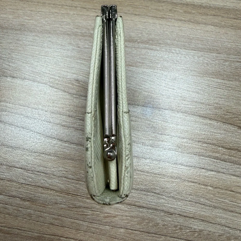 Burberry Kiss Lock Coin Pouch - Picture 4 of 7